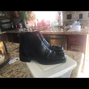 Danelle soft leather boots size 7M